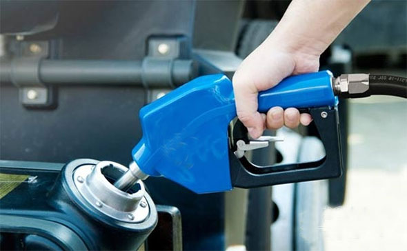 車用尿素加(jiā)注時需防雜(zá)質防溢出