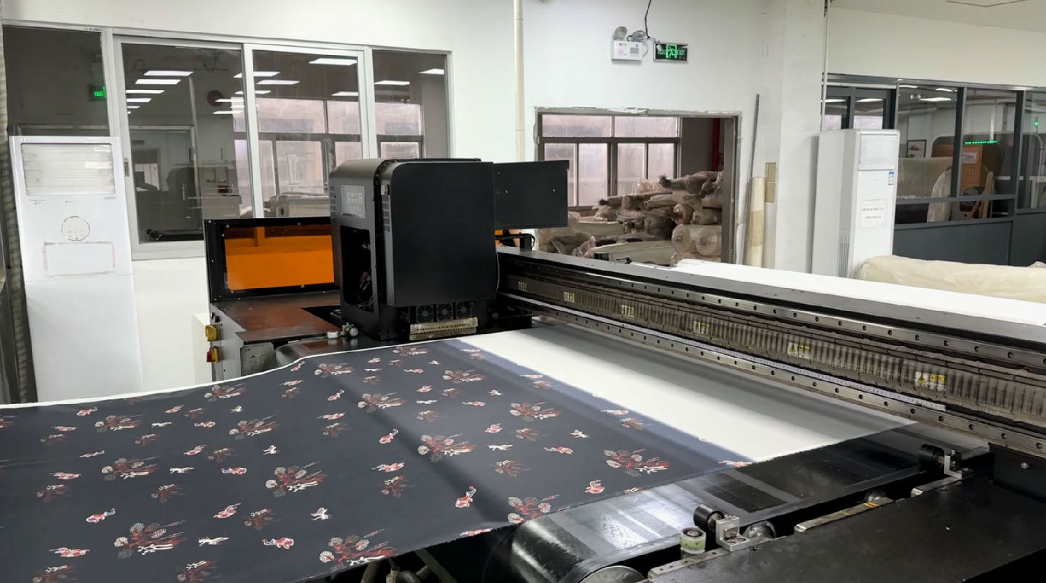 數碼印花(huā)打印時出現白(bai)條現象如何解(jie)決?