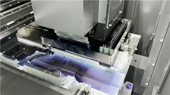 直噴(pen)數碼印花機(jī)如何抽取廢(fèi)墨?