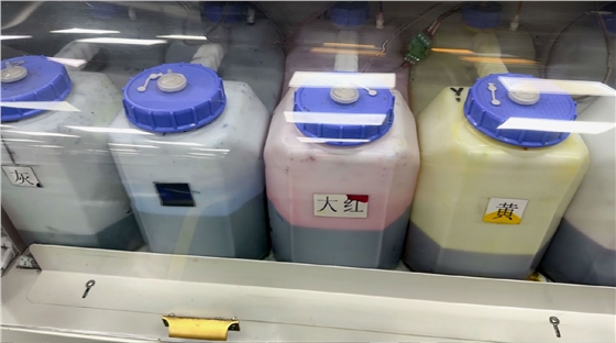 數碼印(yìn)花機加墨水能加(jiā)滿嗎?