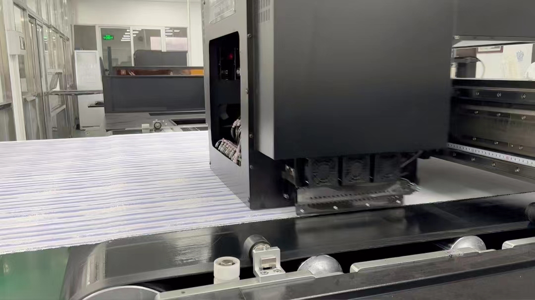 數碼印花(huā)打印時出現(xian)交叉色的原(yuan)因