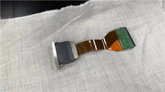 數碼印花(hua)機墨水幹(gàn)在噴頭上(shàng)如何清洗(xǐ)?