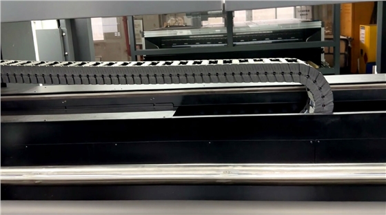 如何(hé)判斷數碼印花機(jī)的導軌是否需要(yao)更換？